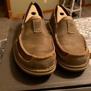 Womens Ariat Cruiser size 9.5 never worn!